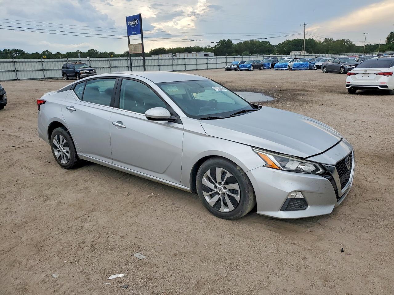 2020 Nissan Altima S - Фото 4