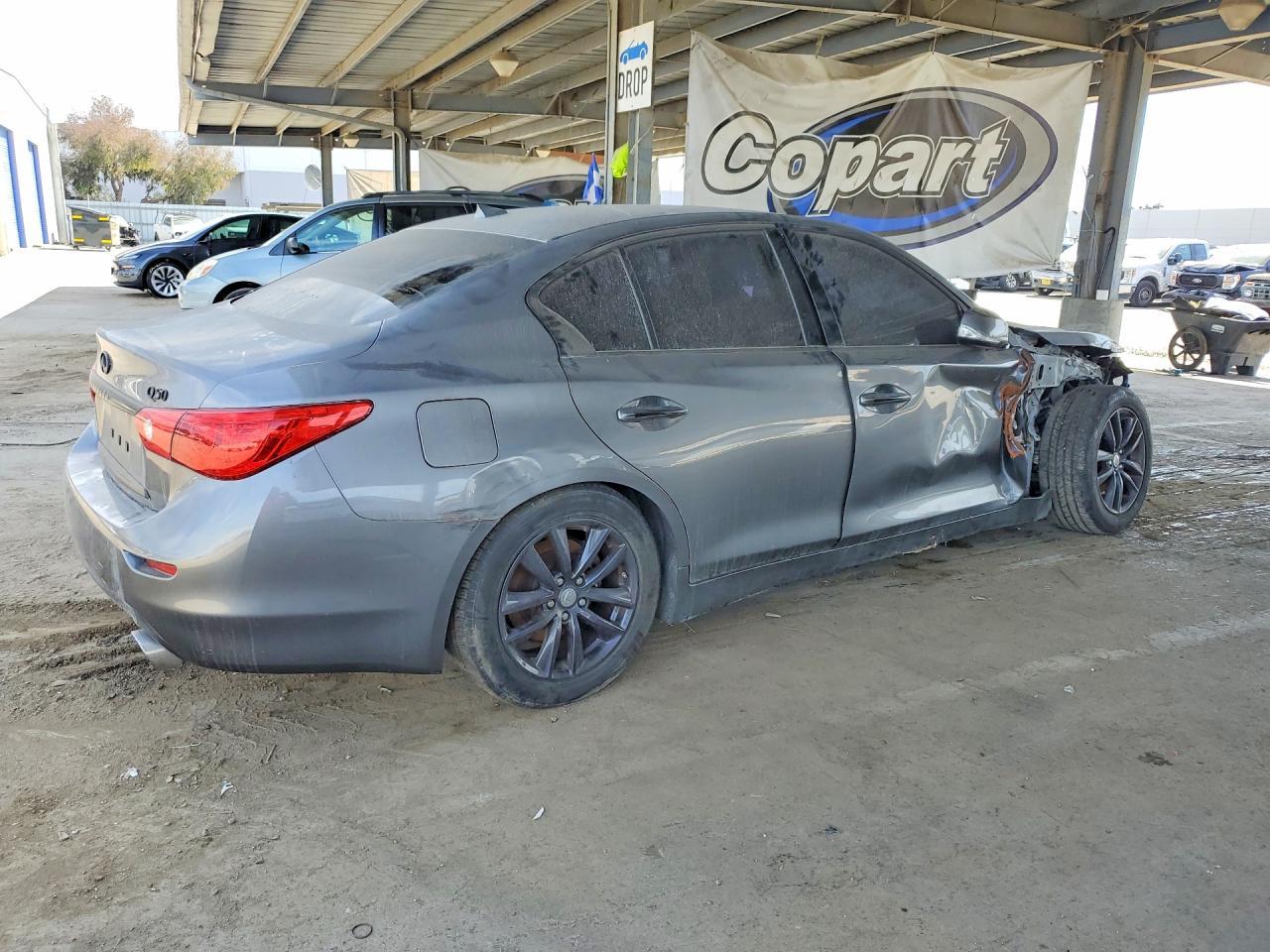 2016 Infiniti Q50 3.0T Premium - Фото 3