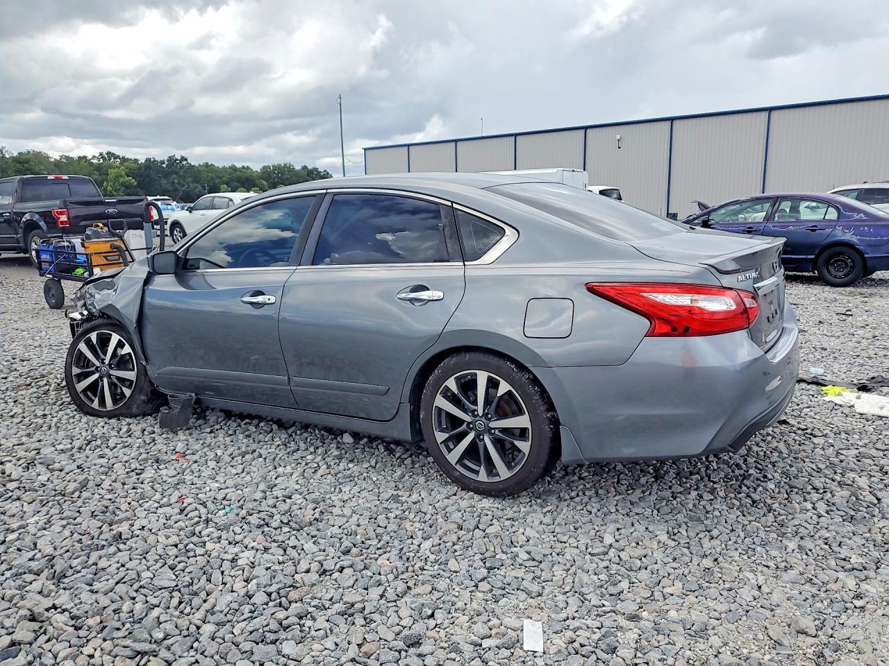 2016 Nissan Altima 2.5 Sr - Image 2