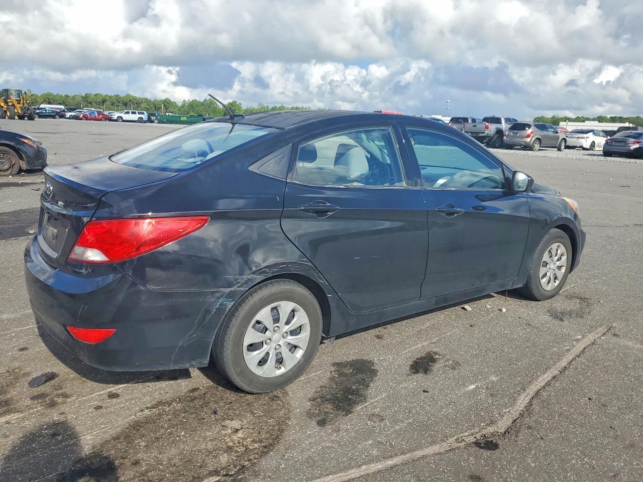 2017 Hyundai Accent Se - Image 3