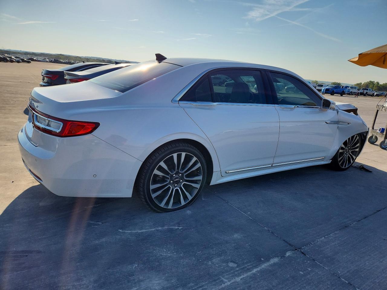 2019 Lincoln Continental Reserve - Фото 3