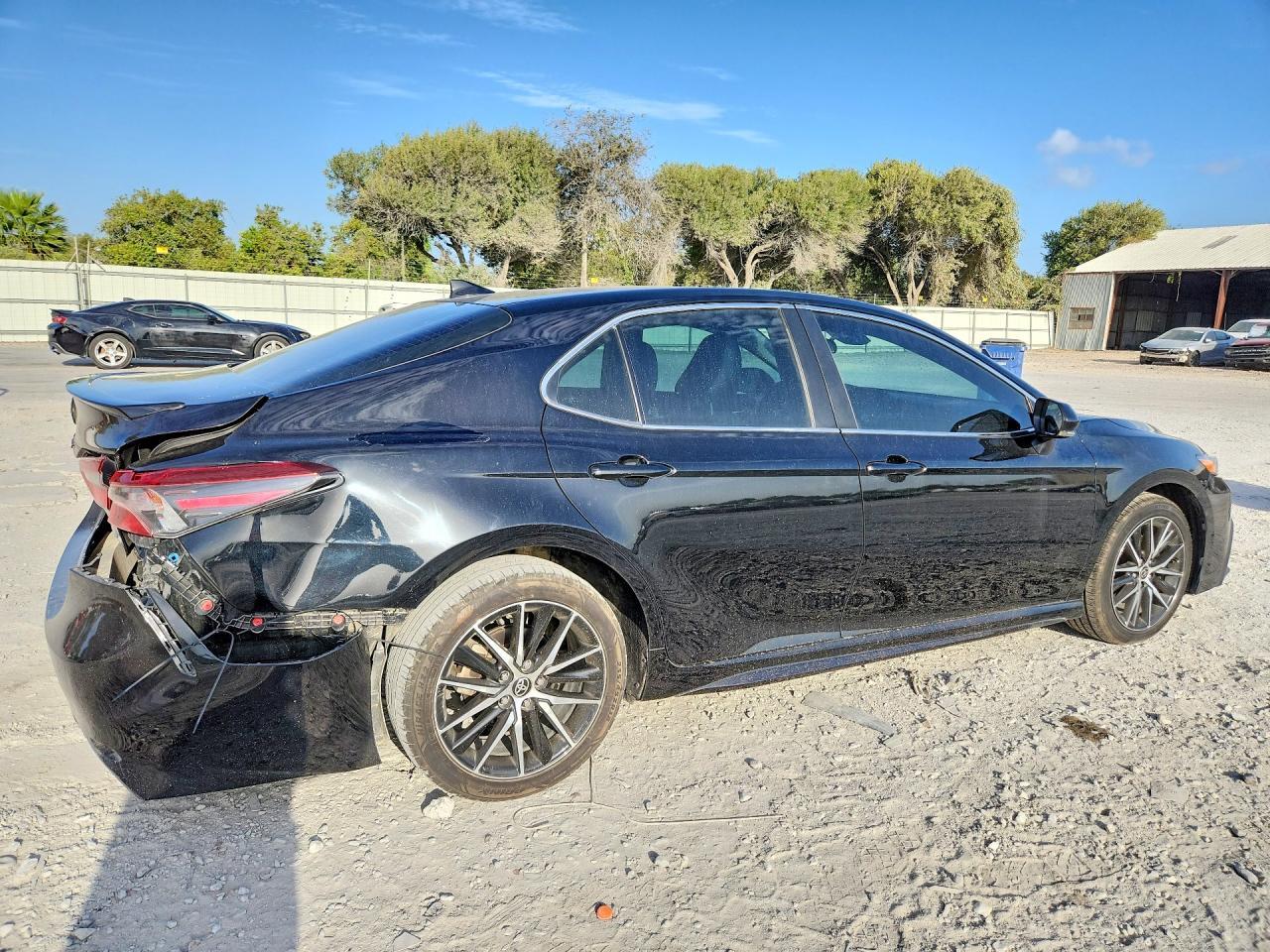 2023 Toyota Camry Se - Фото 3