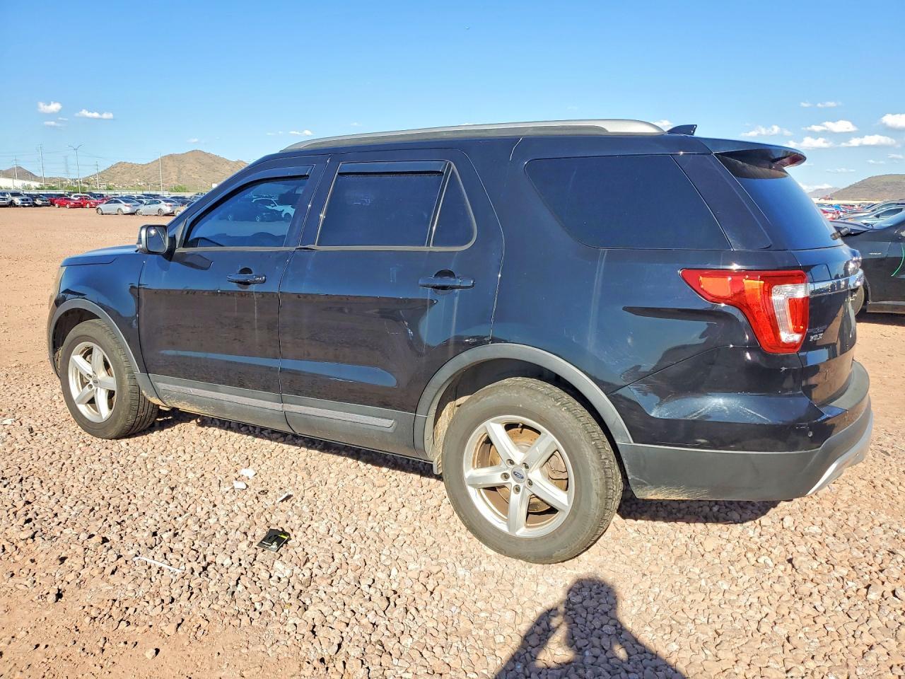 2016 Ford Explorer Xlt - Фото 2