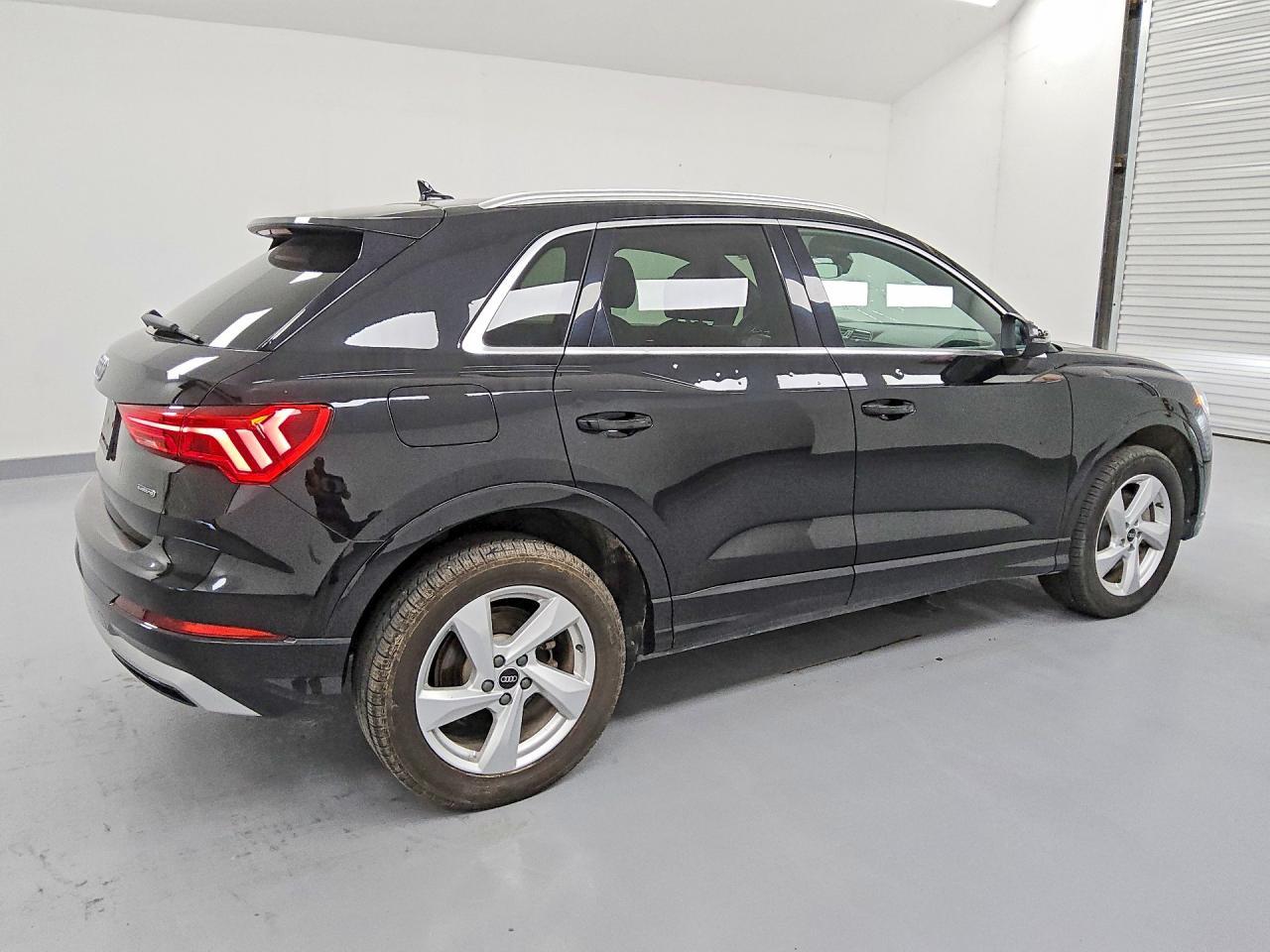 2021 Audi Q3 Premium 40 - Фото 3