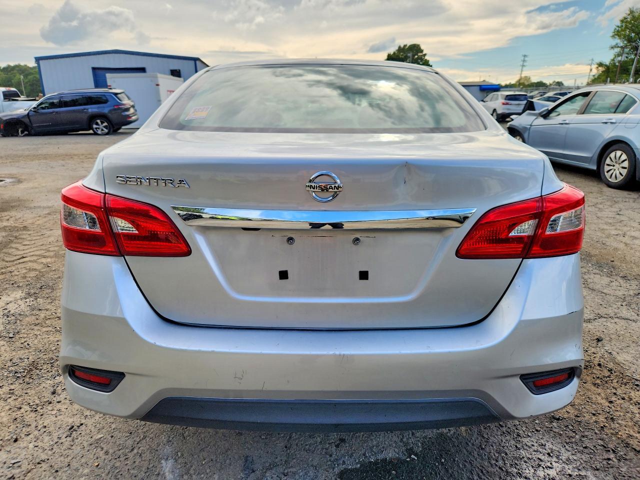 2018 Nissan Sentra S - Фото 6