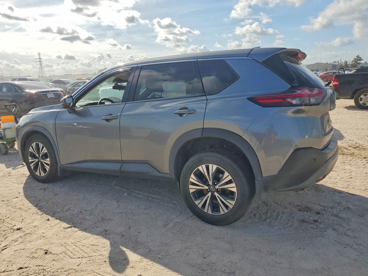 2021 Nissan Rogue Sv - Фото 2