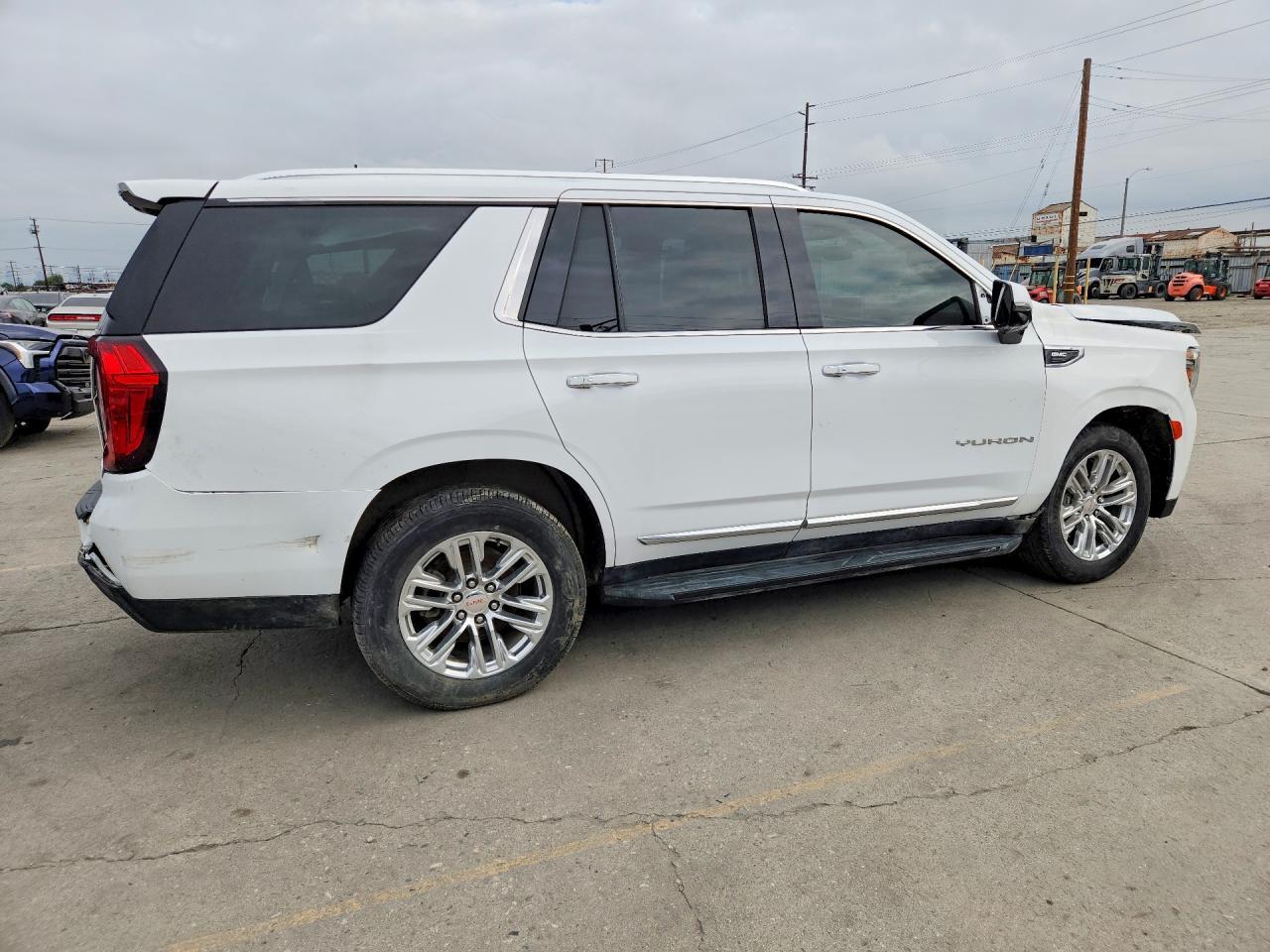2021 GMC Yukon Slt - Image 3