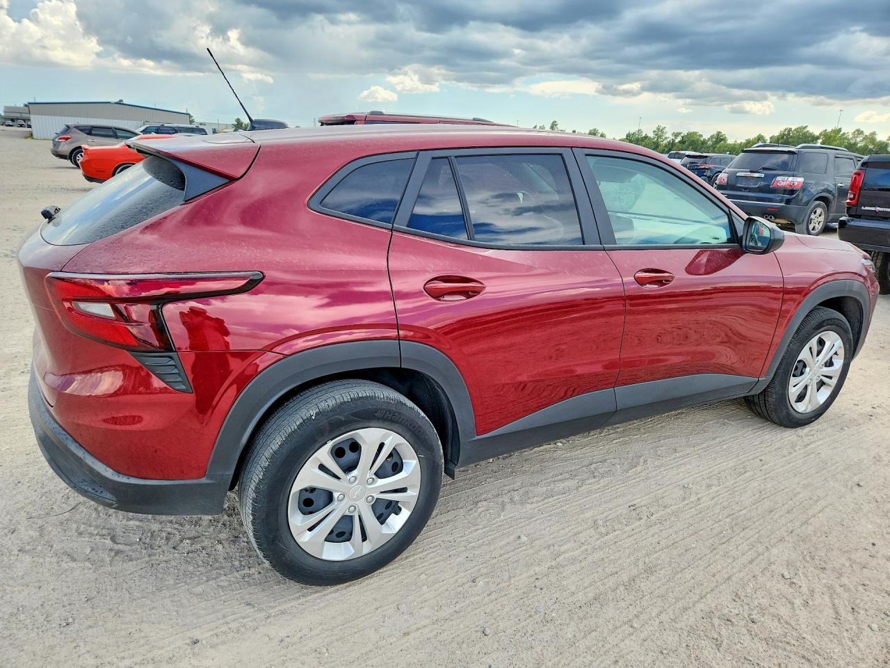2025 Chevrolet Trax Ls - Фото 3