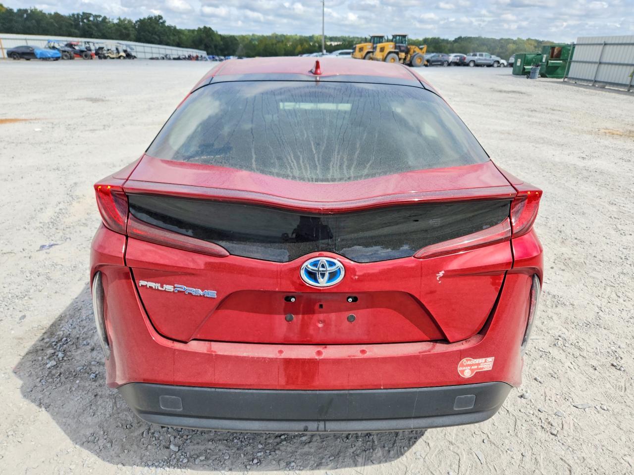 2017 Toyota Prius Prime Premium - Image 6