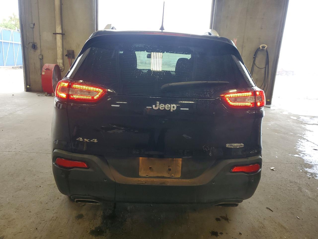 2017 Jeep Cherokee Latitude - Image 6