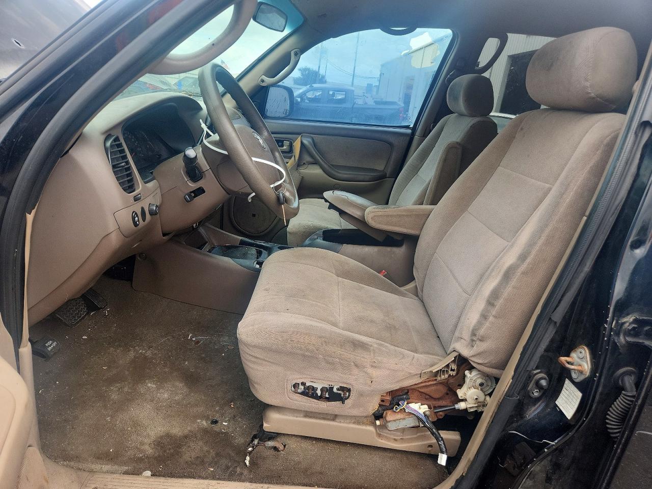 2004 Toyota Sequoia Sr5 - Image 7