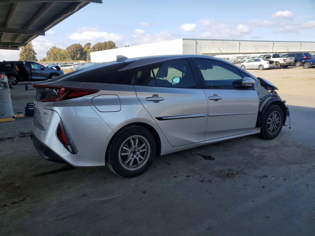 2022 Toyota Prius Prime Xle - Image 3