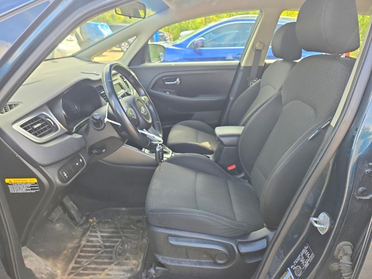2017 Kia Rondo - Image 7