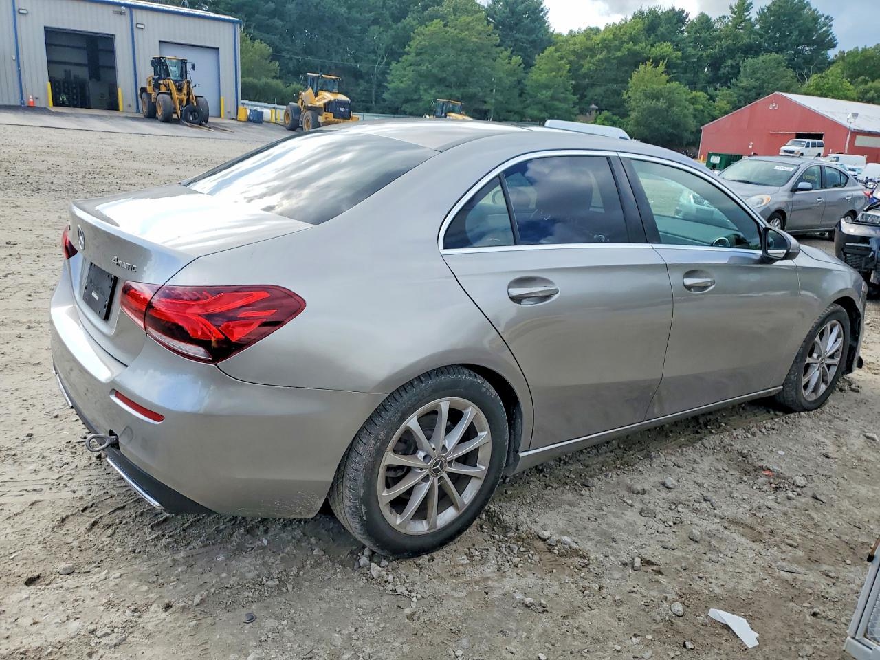 2021 Mercedes-Benz A 220 4Matic - Фото 3