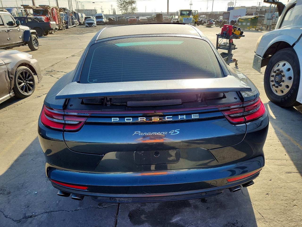 2017 Porsche Panamera 4S - Фото 6