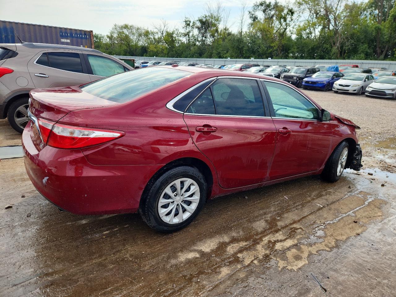 2016 Toyota Camry Le - Image 3