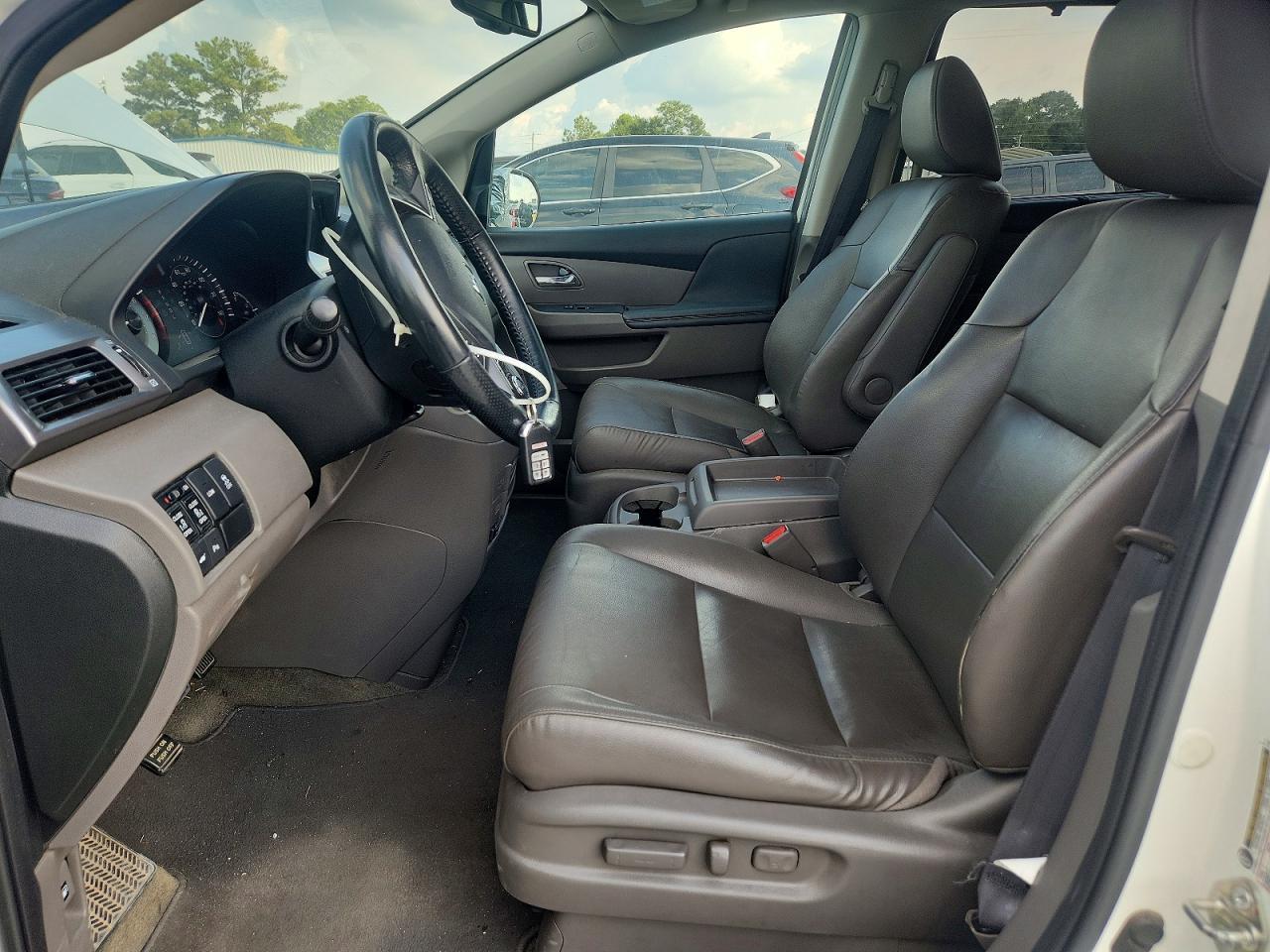 2014 Honda Odyssey Touring - Image 7