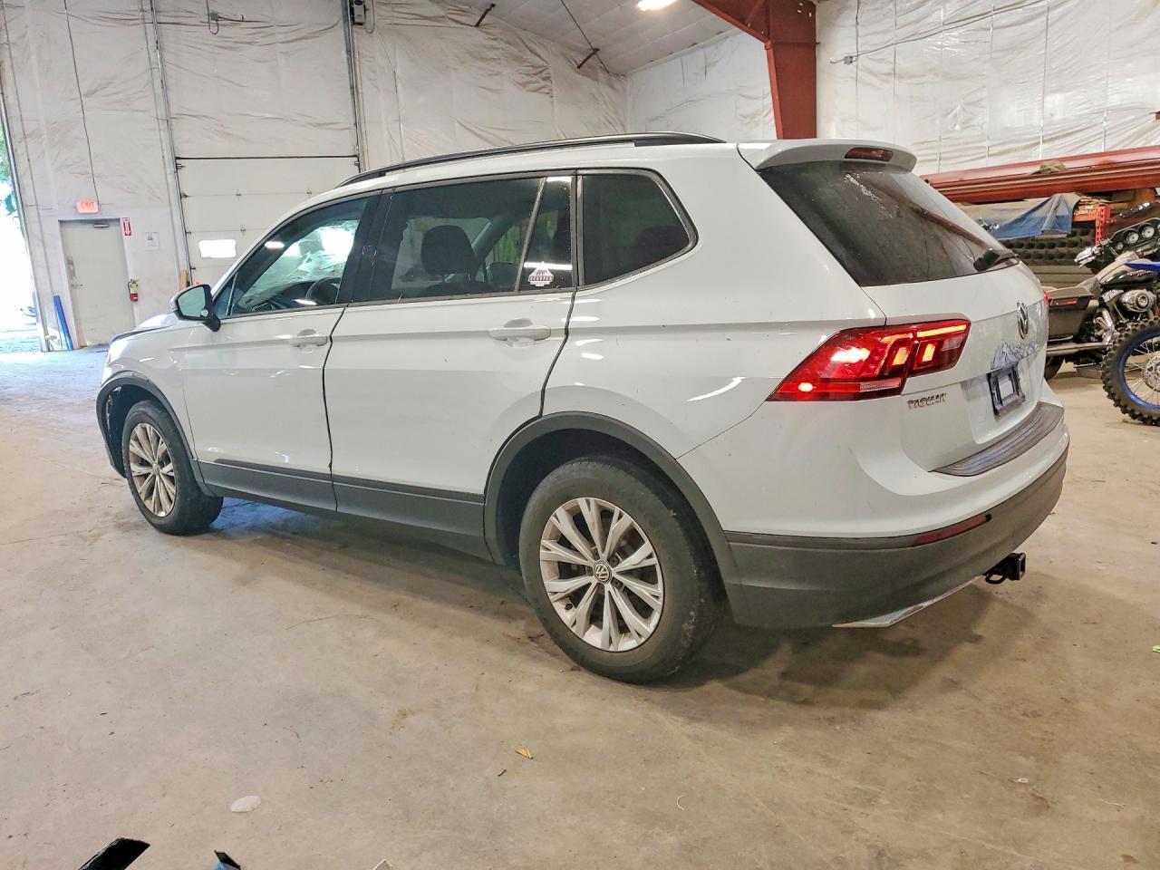 2019 Volkswagen Tiguan S - Фото 2