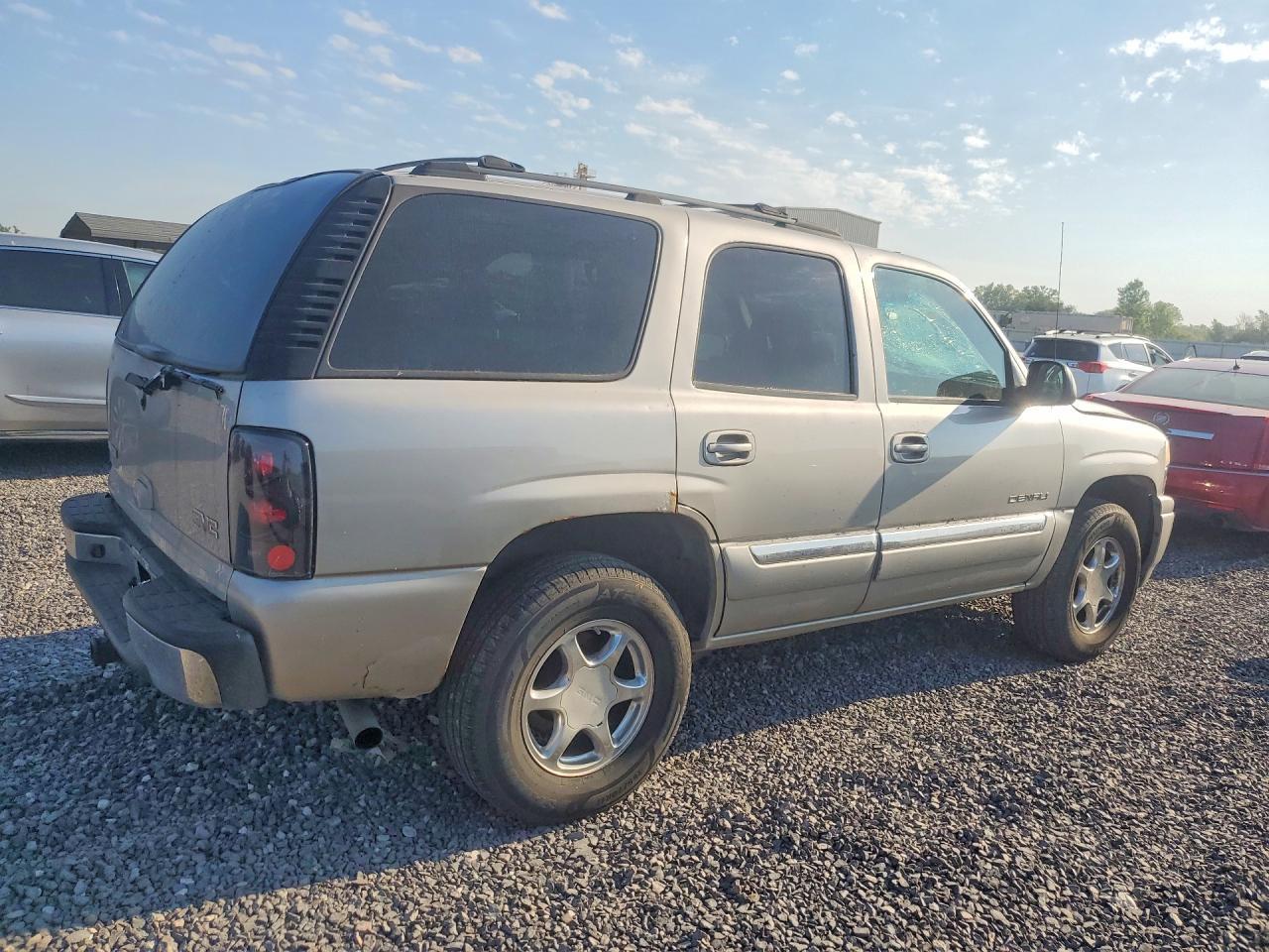 2004 GMC Yukon - Фото 3