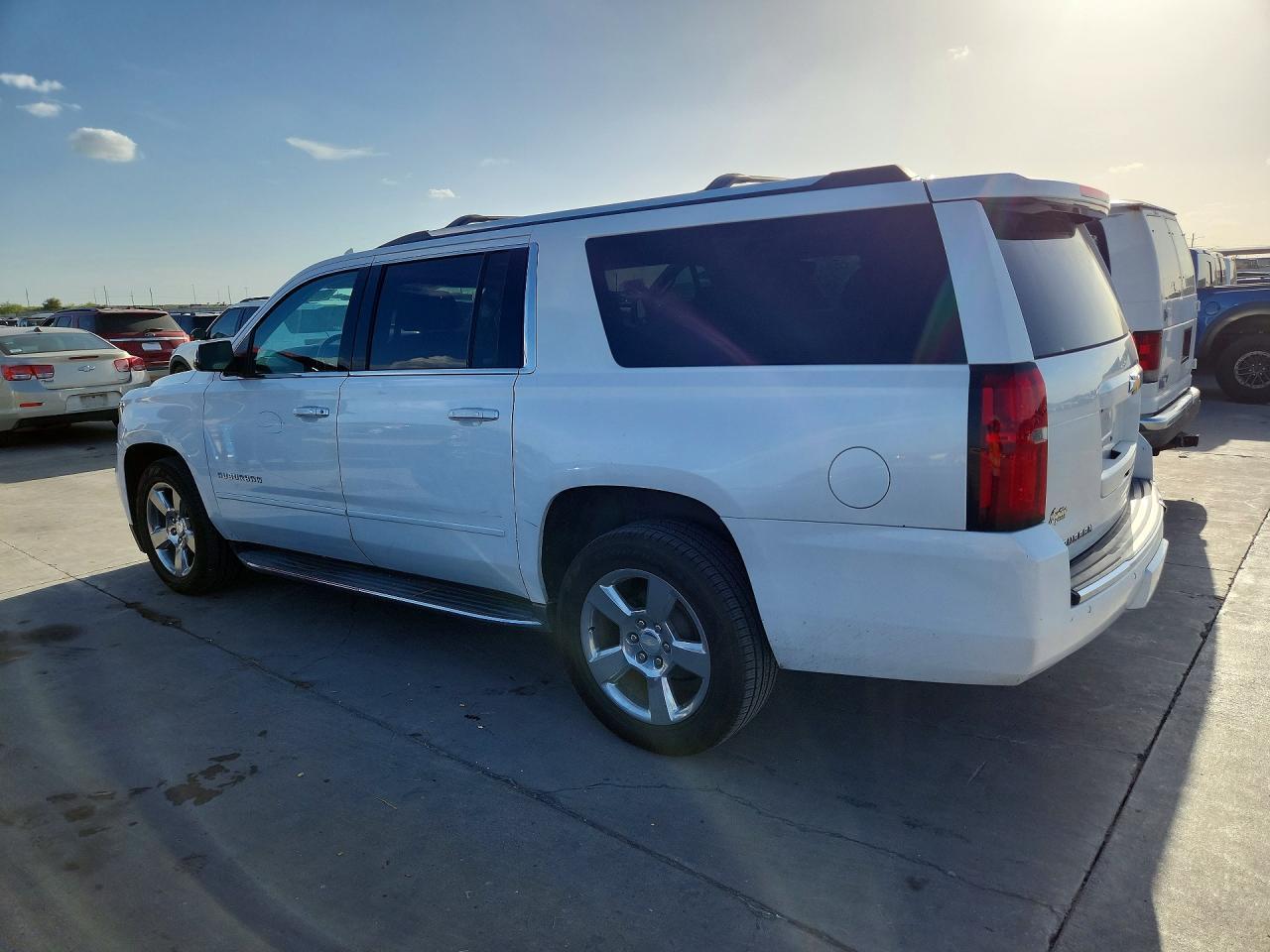 2018 Chevrolet Suburban C1500 Premier - Фото 2