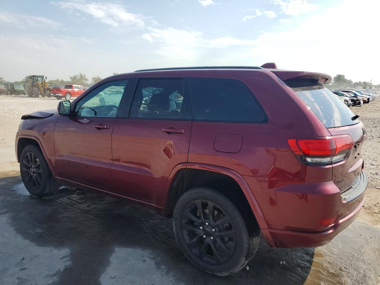 2017 Jeep Grand Cherokee Laredo - Image 2