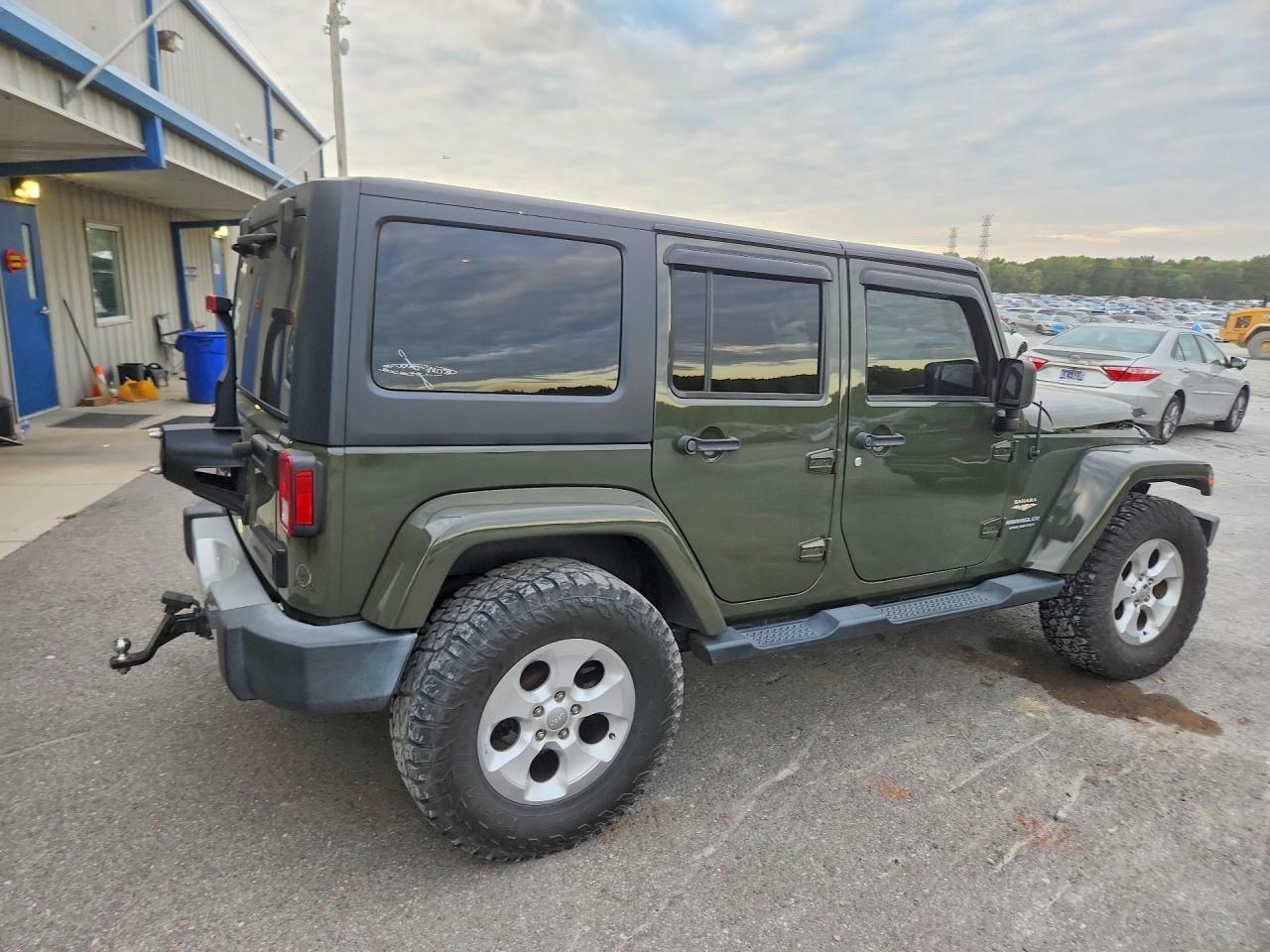 2015 Jeep Wrangler Unlimited Sahara - Image 3