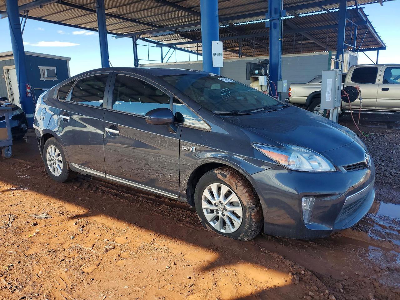 2014 Toyota Prius Plug-In Hybrid Advanced - Image 4