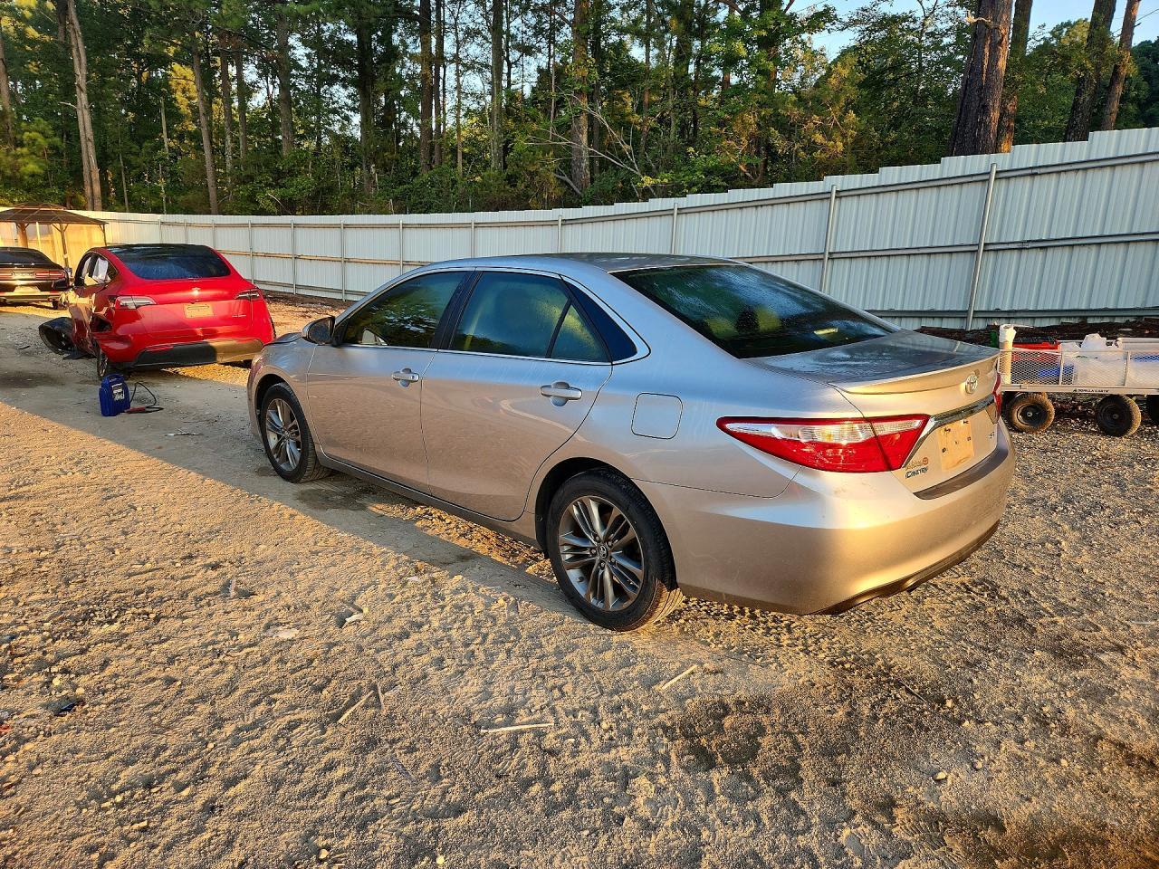2017 Toyota Camry Se - Фото 2