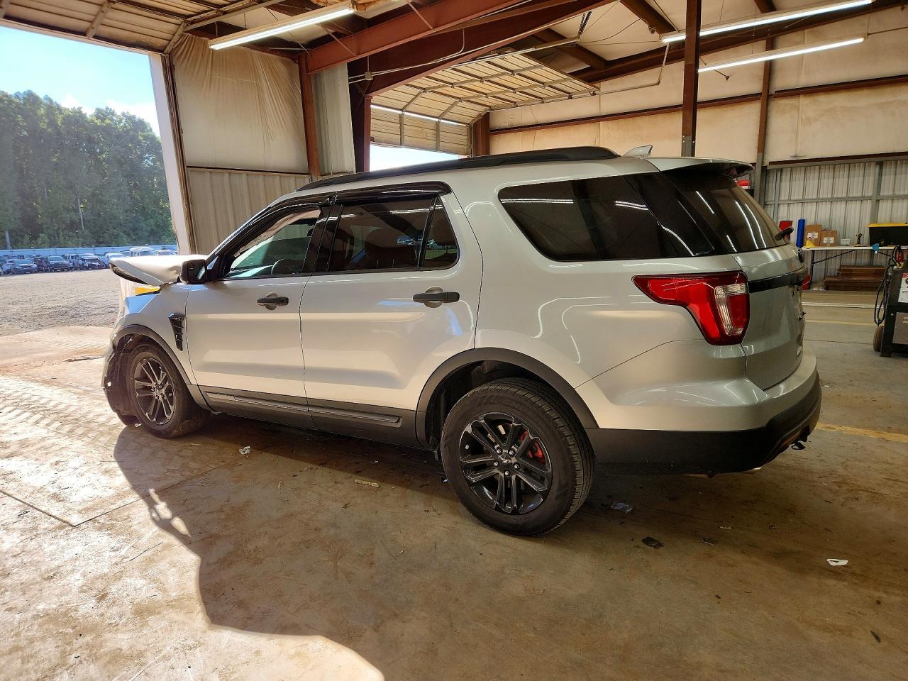 2016 Ford Explorer - Фото 2