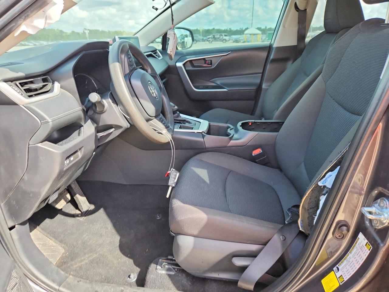2025 Toyota Rav4 Le - Image 7