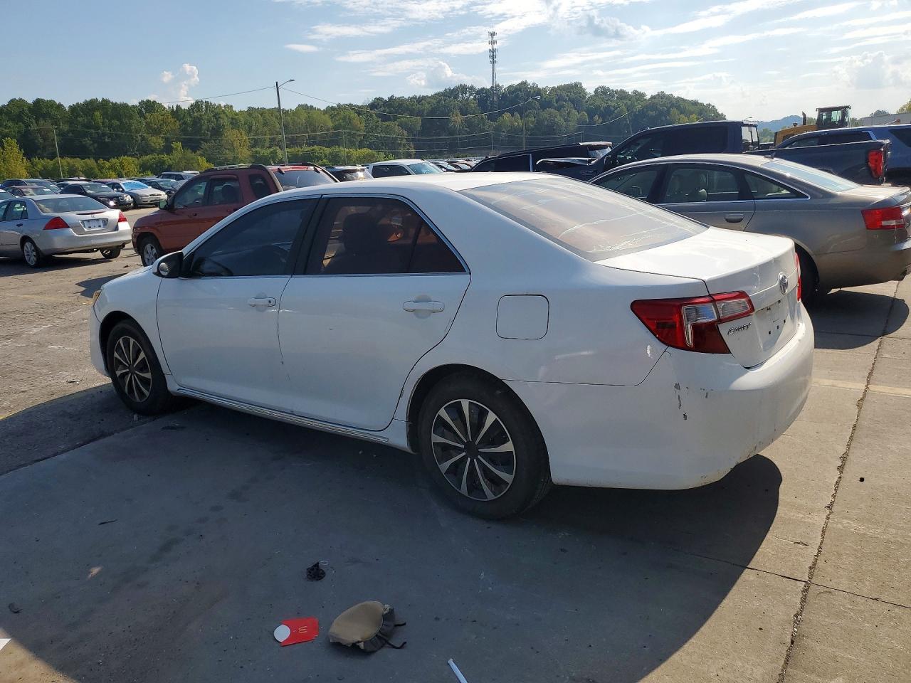 2014 Toyota Camry Le - Фото 2