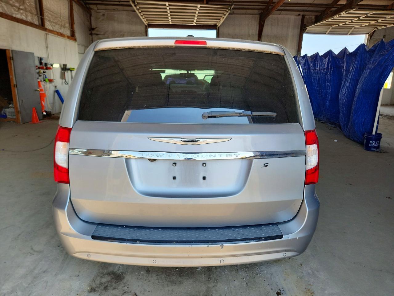 2015 Chrysler Town & Country S - Фото 6