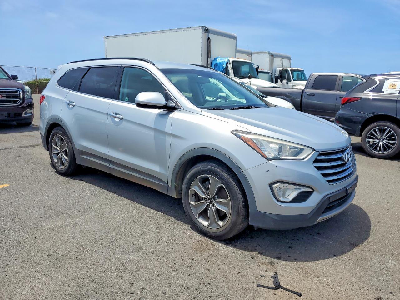 2015 Hyundai Santa Fe Gls - Image 4