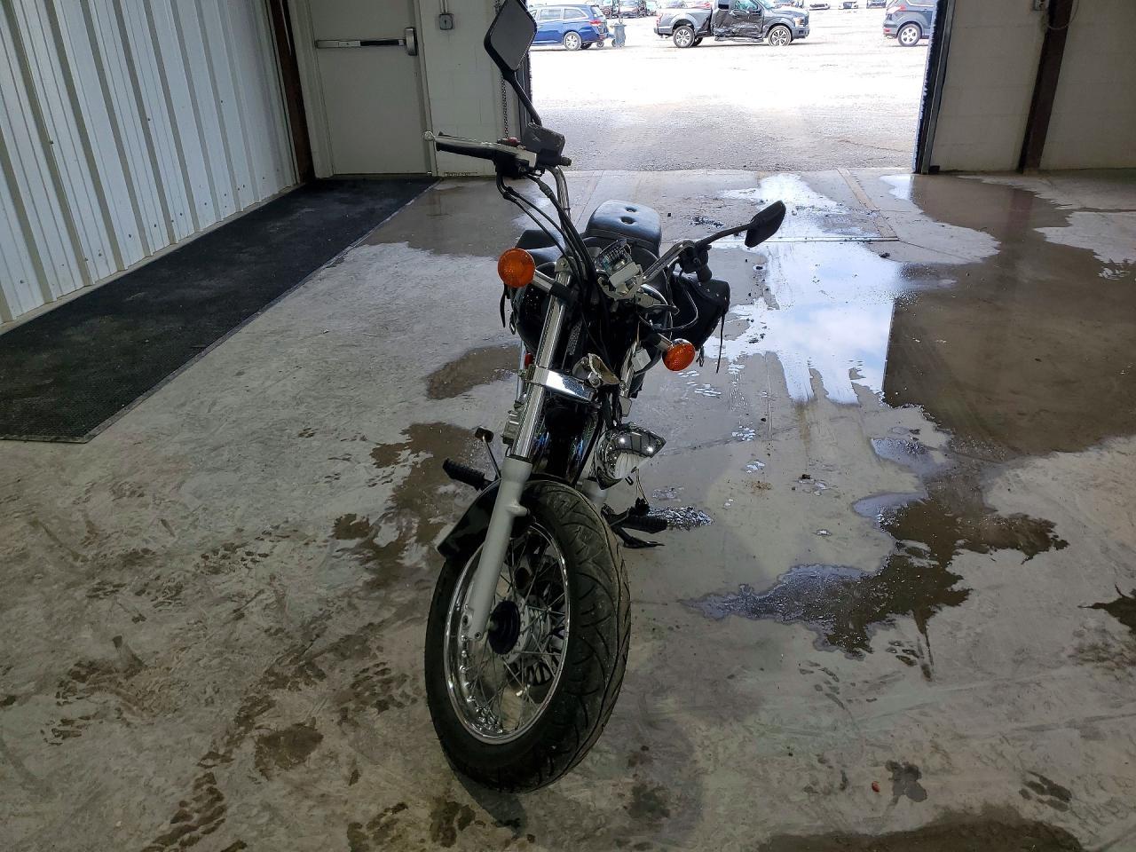 2002 Suzuki Gz250 - Image 2