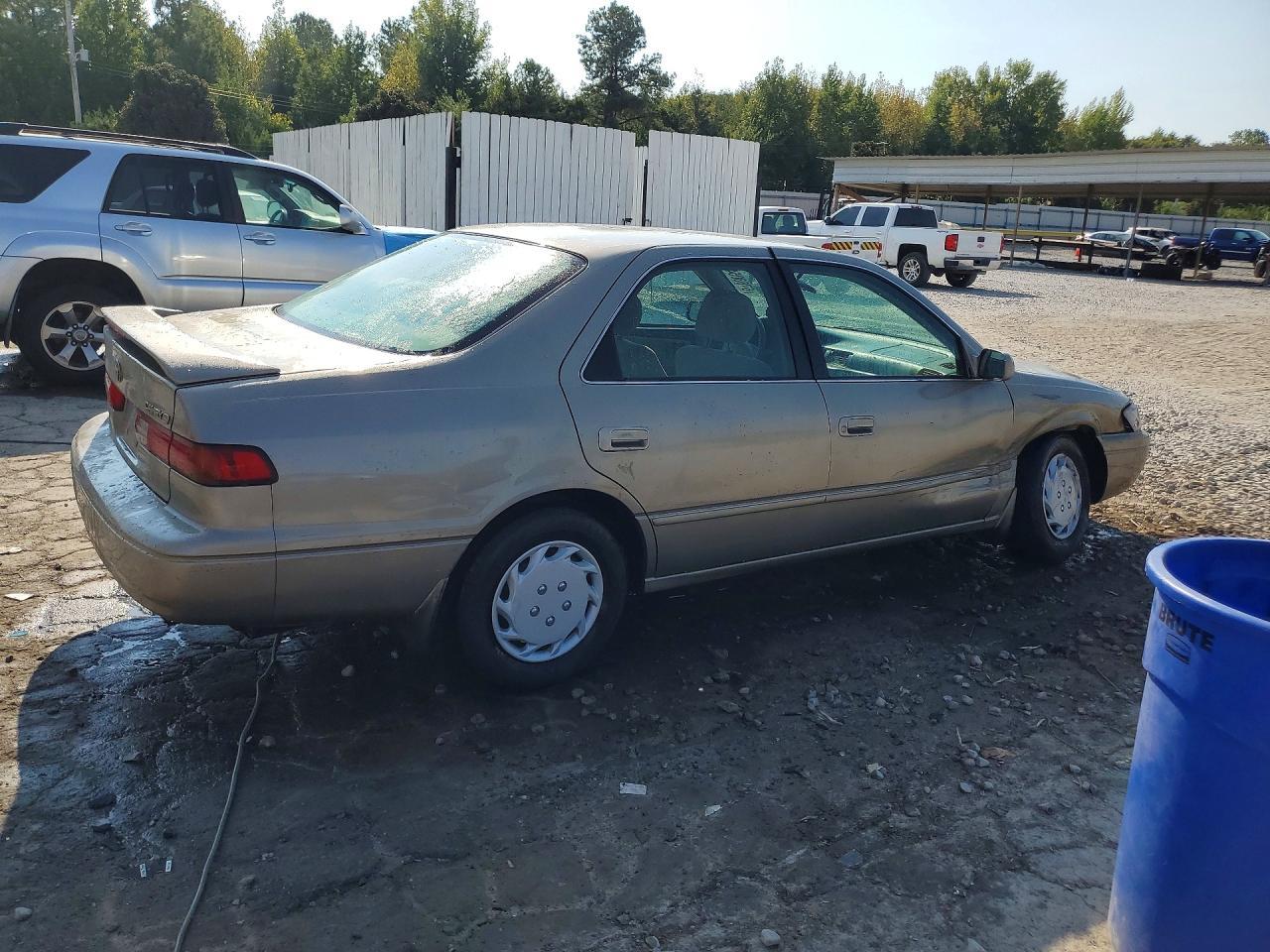 1997 Toyota Camry Le - Фото 3