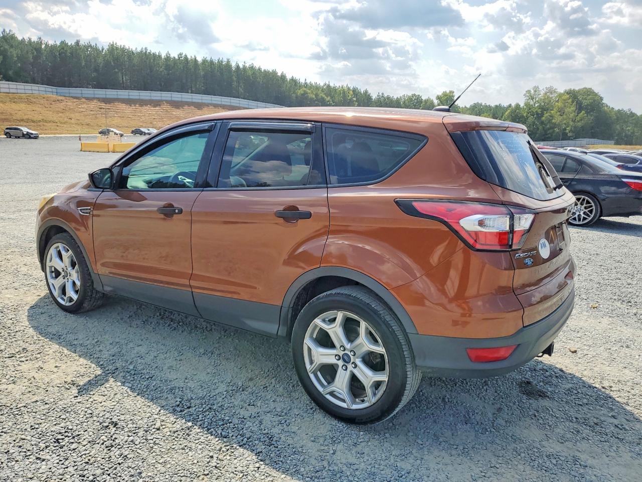 2017 Ford Escape S - Фото 2