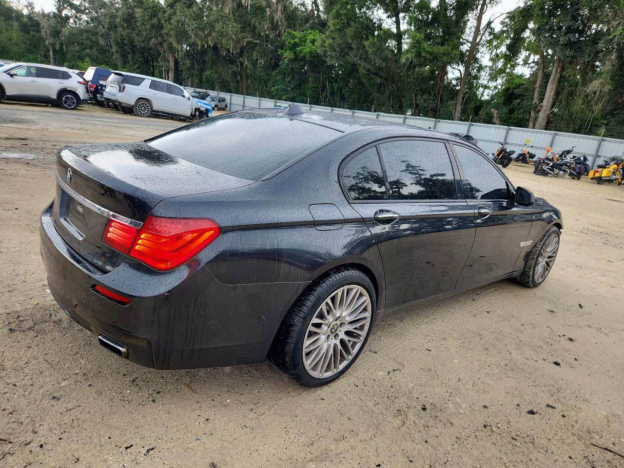 2010 BMW 750 Li - Image 3