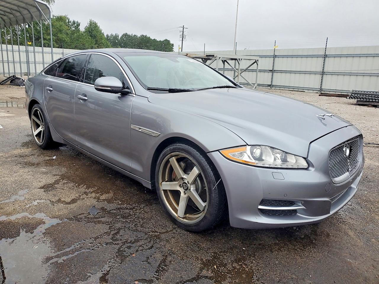 2013 Jaguar Xj - Image 4