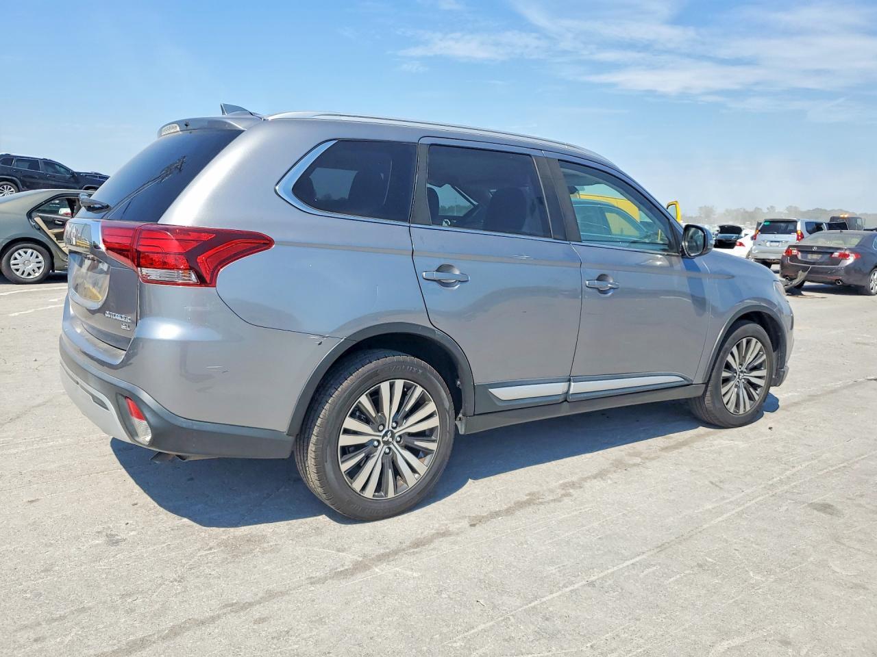 2019 Mitsubishi Outlander Se - Фото 3