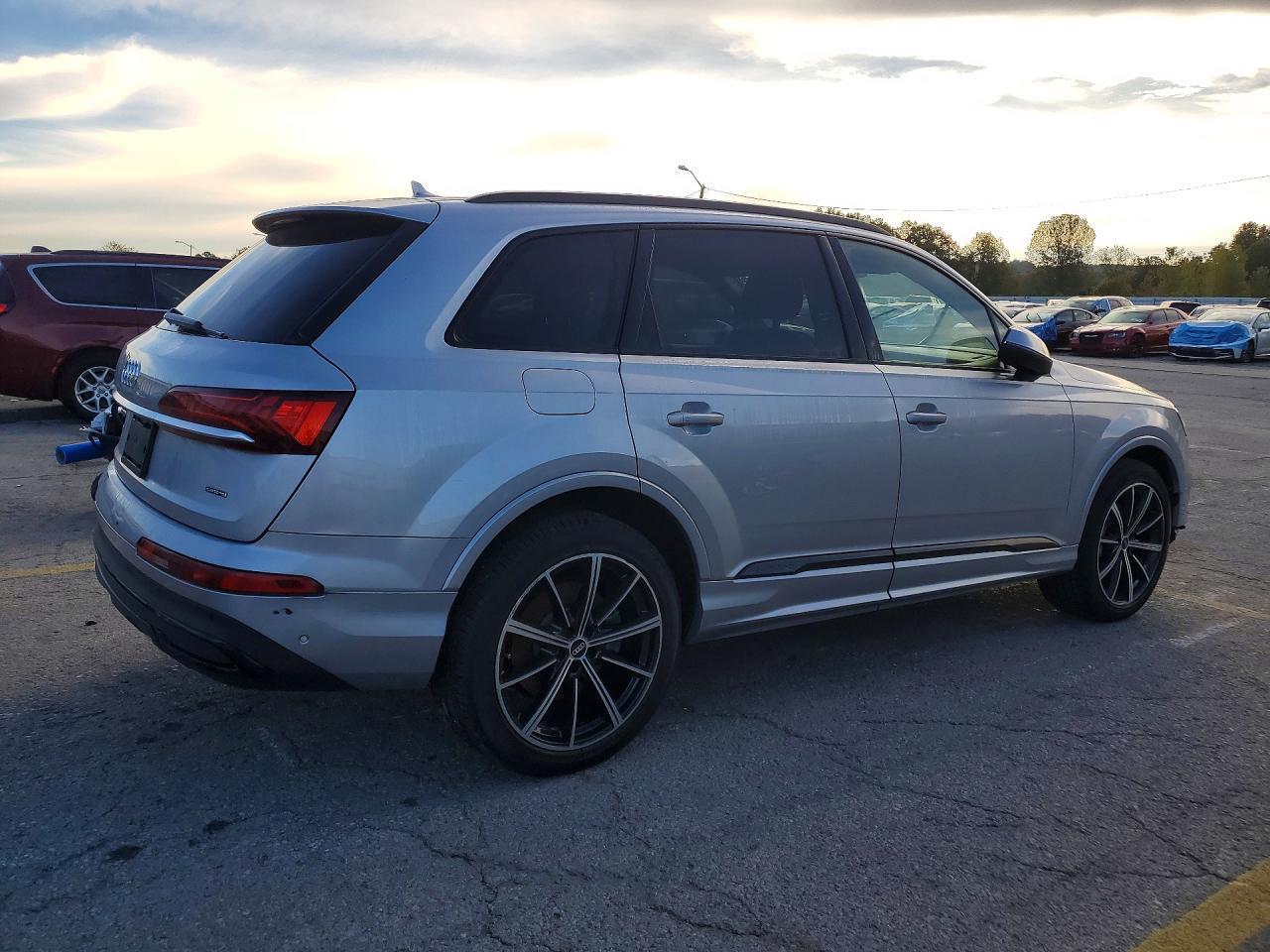 2021 Audi Q7 Premium Plus - Фото 3