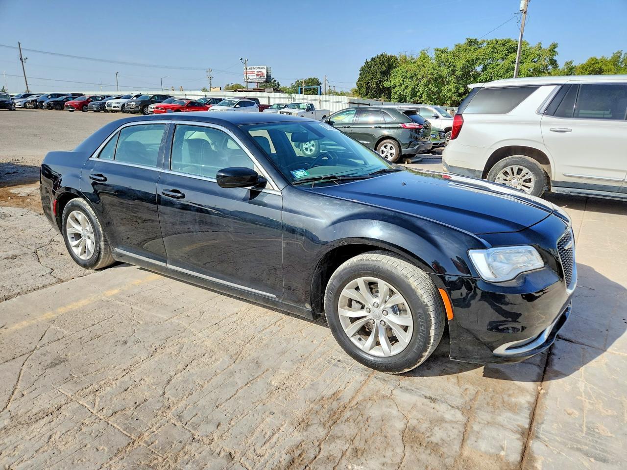 2015 Chrysler 300 Limited - Фото 4
