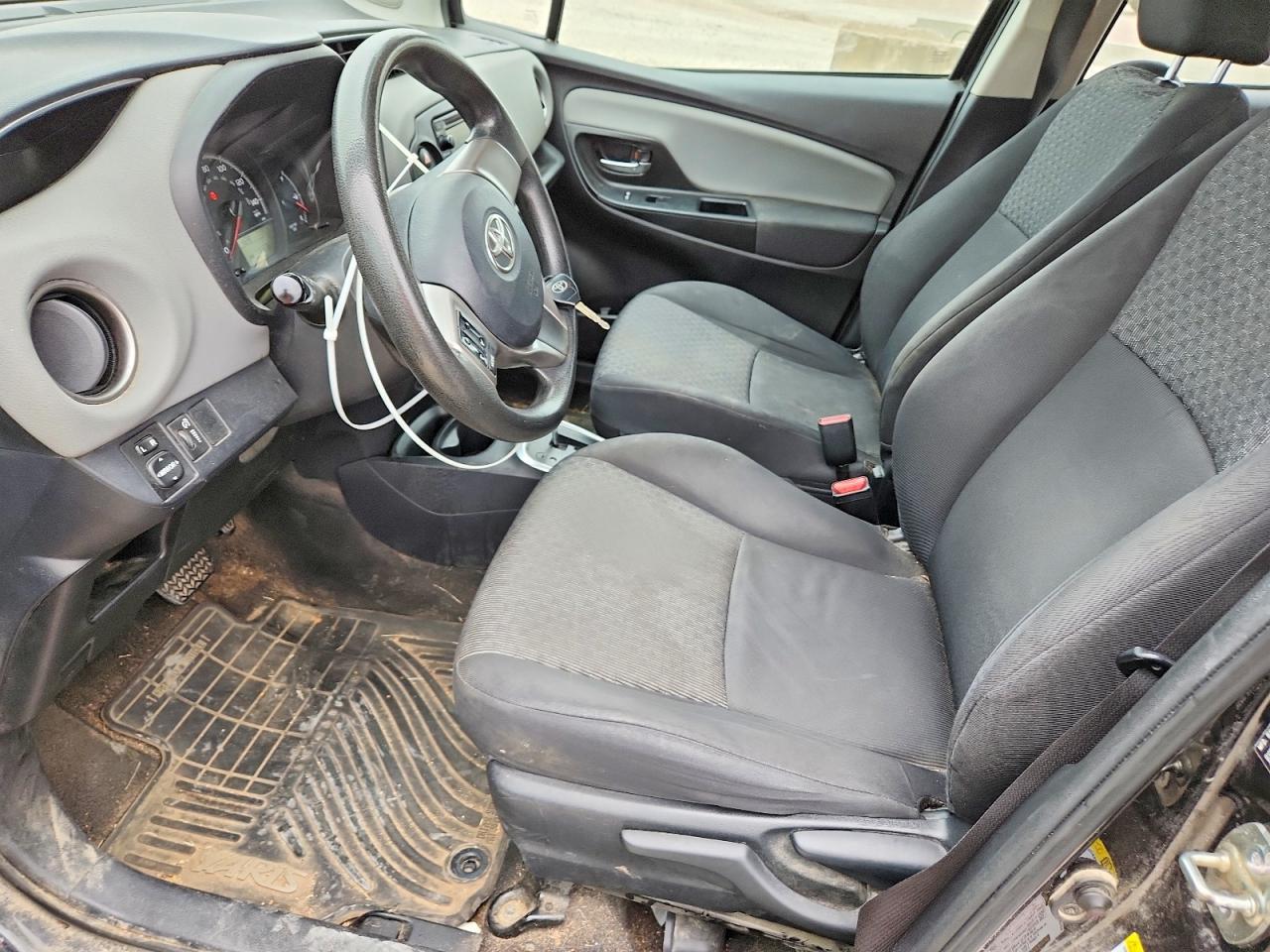 2016 Toyota Yaris 5-Door Le - Фото 7