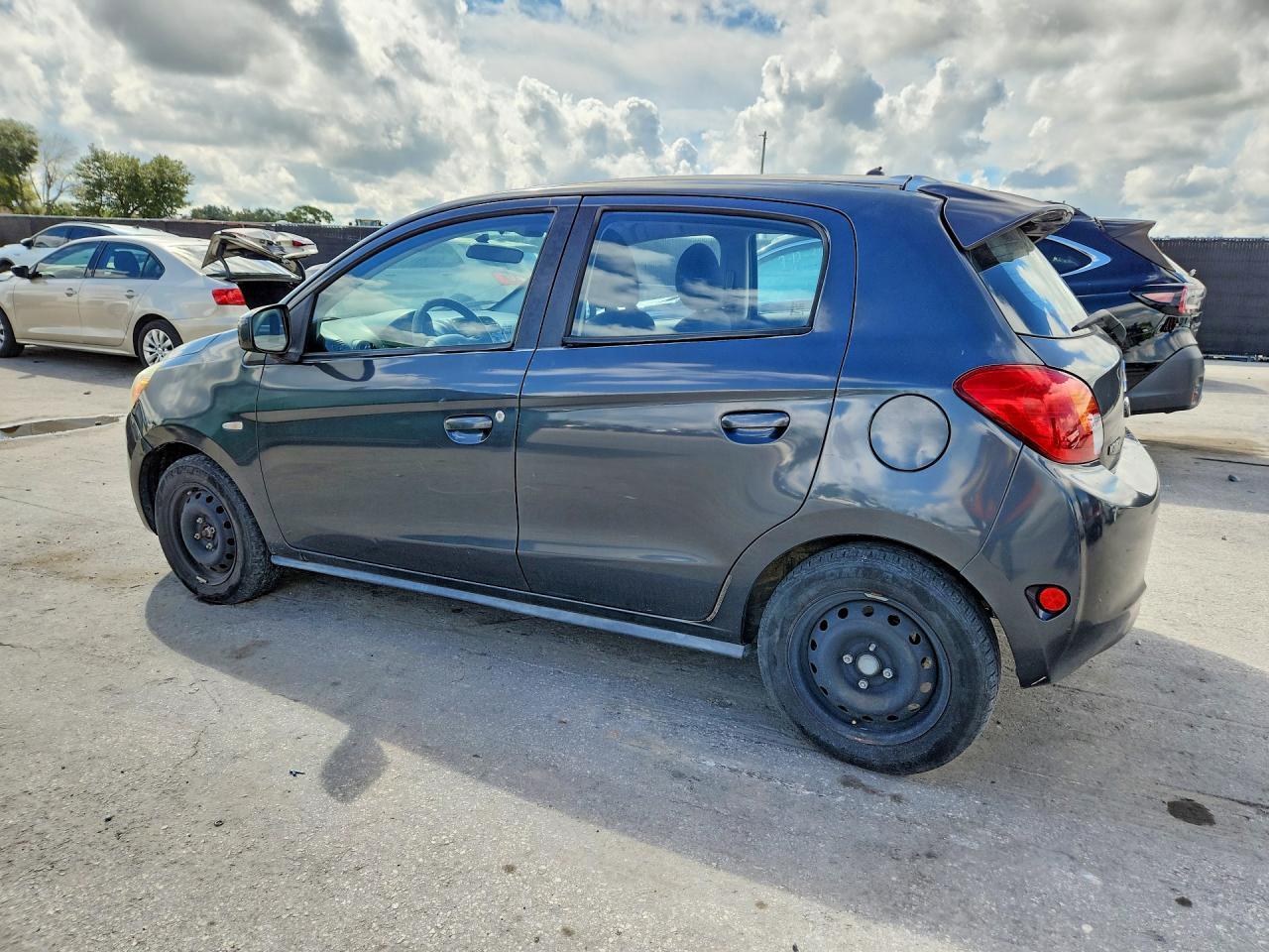 2015 Mitsubishi Mirage De - Фото 2