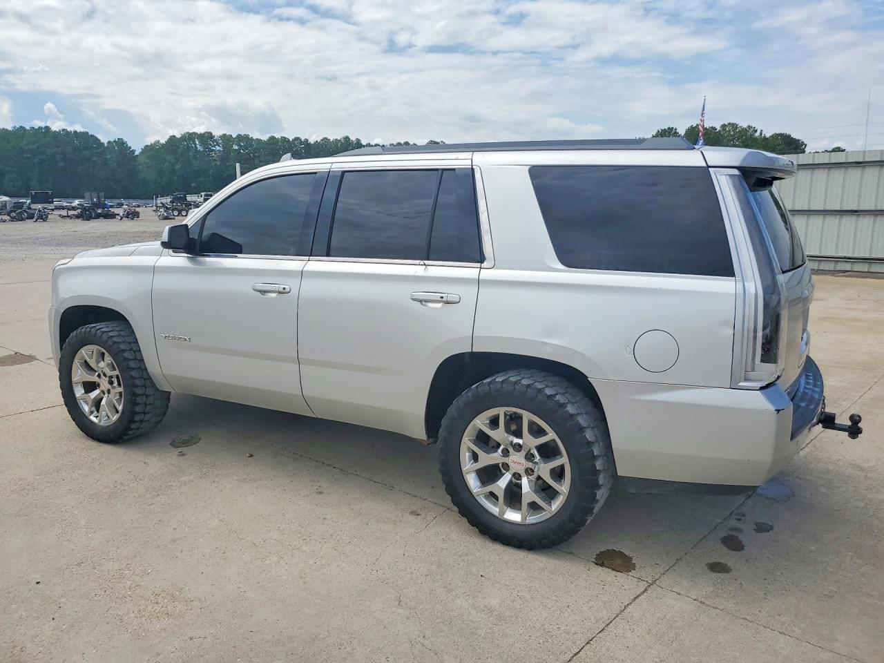 2017 GMC Yukon Slt - Фото 2