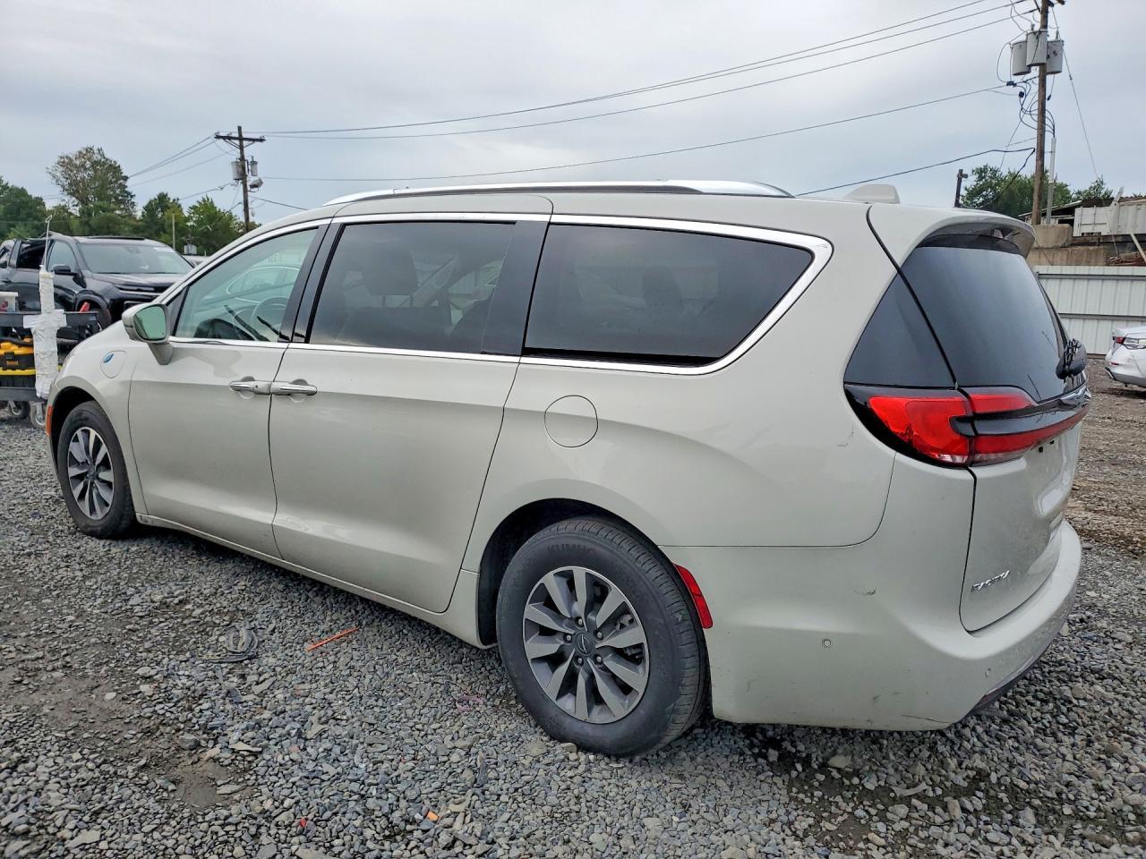 2021 Chrysler Pacifica Hybrid Touring L - Image 2