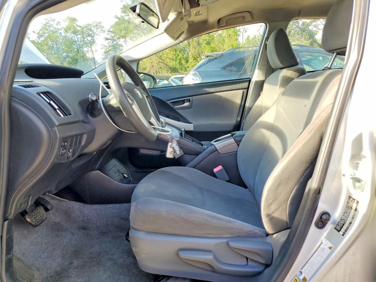 2013 Toyota Prius Two - Фото 7