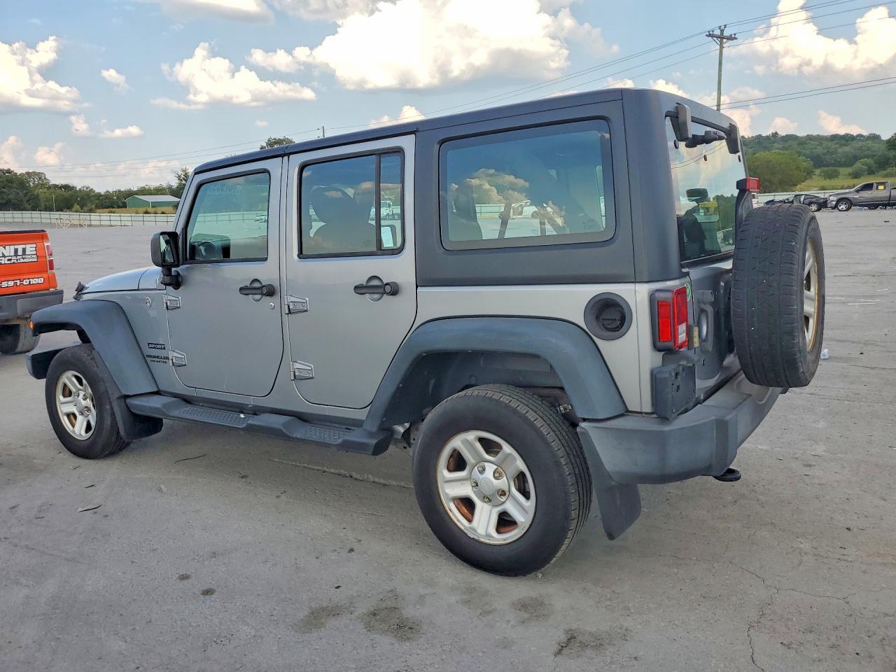 2016 Jeep Wrangler Unlimited Sport - Фото 2