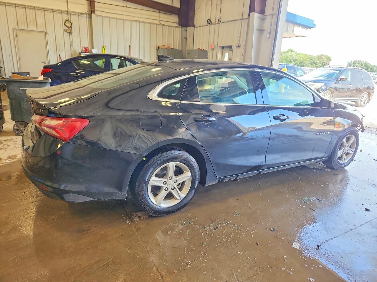 2022 Chevrolet Malibu Lt - Фото 3