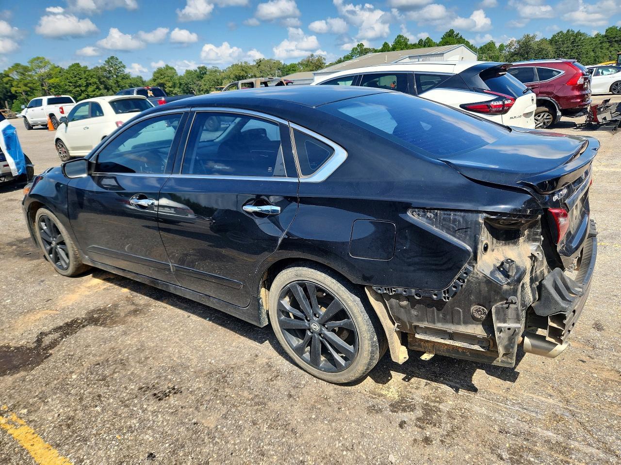 2017 Nissan Alitma - Image 2