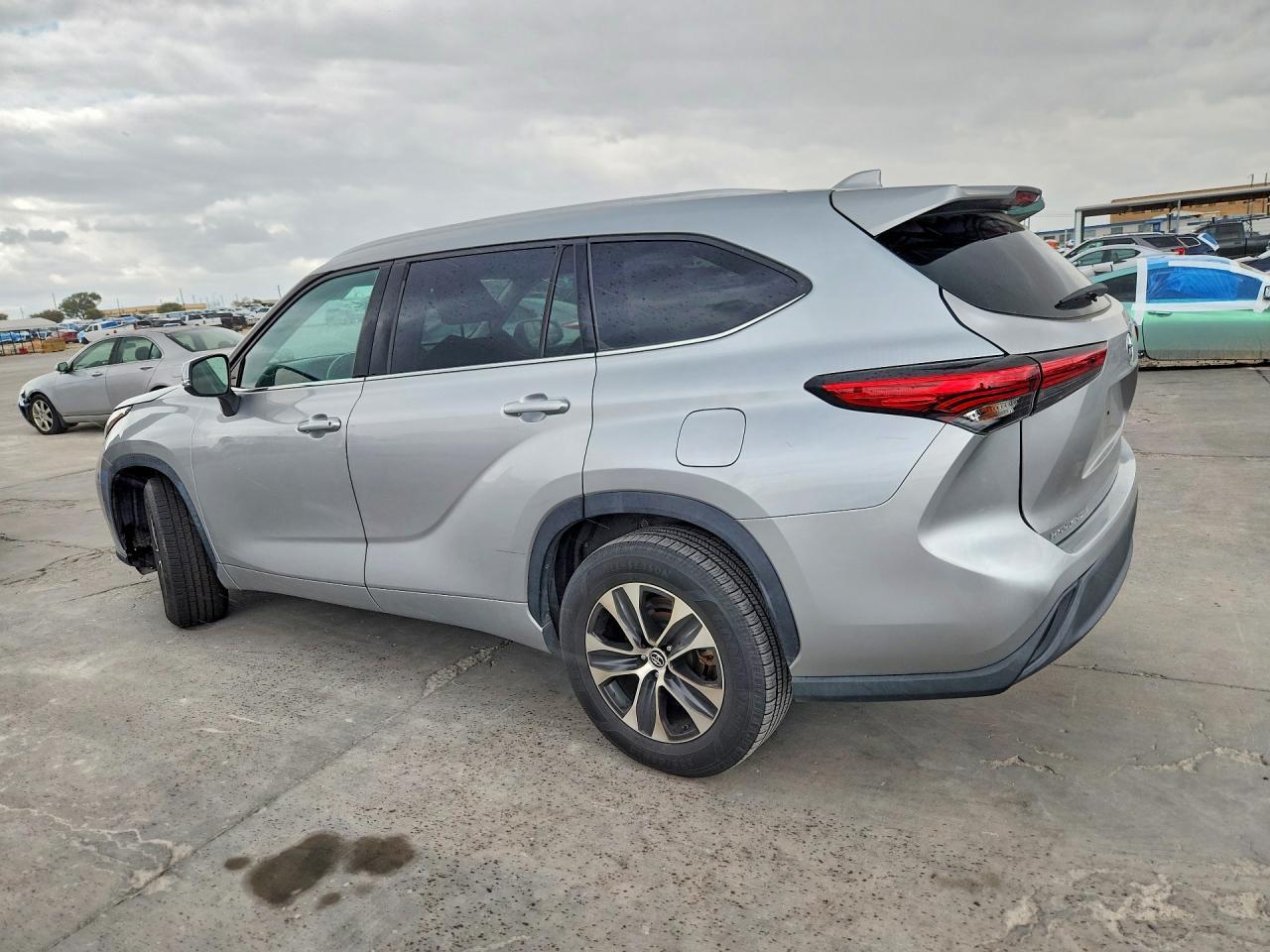 2021 Toyota Highlander Xle - Фото 2